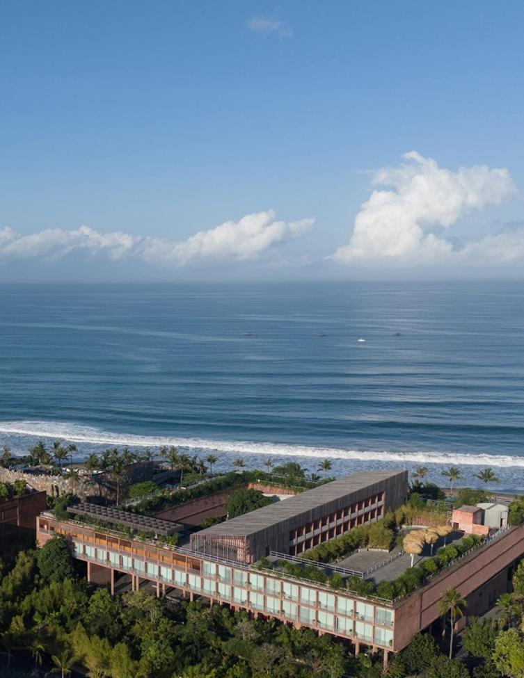 Potato Head Suites & Studios Seminyak Exteriér fotografie View of the Atlantic Ocean from the city of Fortaleza